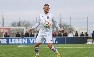 Marvin Büyüksakarya ist zum zweiten Mal für den Regionalligisten SC Wiedenbrück am Ball. - Marina Brüning Marvin Büyüksakarya ist zum zweiten Mal für den Regionalligisten SC Wiedenbrück am Ball. - Marina Brüning