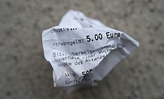 Unsere Autorin vermisst beim Vorgehen der Behörden gegen die Jugendlichen die Verhältnismäßigkeit. - (c) Copyright 2013, dpa (www.dpa.de). Alle Rechte vorbehalten Unsere Autorin vermisst beim Vorgehen der Behörden gegen die Jugendlichen die Verhältnismäßigkeit. - (c) Copyright 2013, dpa (www.dpa.de). Alle Rechte vorbehalten
