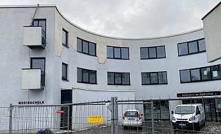 Die Sturmschäden an der Fassade der Musikschule werden in den nächsten Monaten repariert. - Dirk Windmöller Die Sturmschäden an der Fassade der Musikschule werden in den nächsten Monaten repariert. - Dirk Windmöller