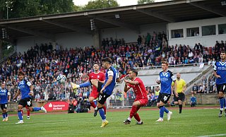 Im Spiel SG FA Herringhausen-Eickum gegen Arminia Bielefeld waren 3.500 Zuschauer zugelassen. In Zukunft sollen bis zu 5.000 Zuschauer sportliche Ereignisse im Ludwig-Jahn-Stadion verfolgen können. - Yvonne Gottschlich Im Spiel SG FA Herringhausen-Eickum gegen Arminia Bielefeld waren 3.500 Zuschauer zugelassen. In Zukunft sollen bis zu 5.000 Zuschauer sportliche Ereignisse im Ludwig-Jahn-Stadion verfolgen können. - Yvonne Gottschlich