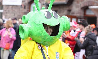 Unter dem Motto „Aus der Urzeit, bis ins All – Zusammen feiern wir Carneval“ haben die Carnevalisten in der vergangenen Session beim Rosenmontagszug des CVWB in Beverungen und Lauenförde gefeiert. - Torsten Wegener Unter dem Motto „Aus der Urzeit, bis ins All – Zusammen feiern wir Carneval“ haben die Carnevalisten in der vergangenen Session beim Rosenmontagszug des CVWB in Beverungen und Lauenförde gefeiert. - Torsten Wegener