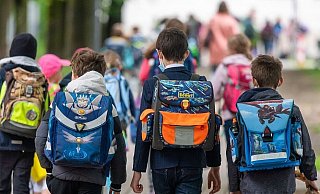 Im Streit um die geplante Kindergrundsicherung fordert der Deutsche Städtetag mehr Tempo. - Peter Kneffel/dpa Im Streit um die geplante Kindergrundsicherung fordert der Deutsche Städtetag mehr Tempo. - Peter Kneffel/dpa