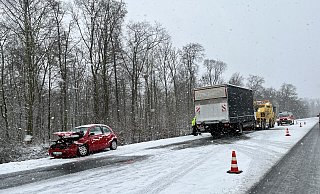 Ein Unfall am Donnerstag auf der Landstraße 776 im Kreis Paderborn. - Jens Reddeker Ein Unfall am Donnerstag auf der Landstraße 776 im Kreis Paderborn. - Jens Reddeker