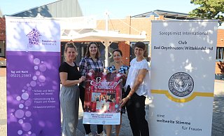 Carolin Erk (v.l., Frauenhaus), Tamara Di Turo, Daniela Albrink (Frauenhaus) und Stefanie Möller (Soroptimists) bei der Vorstellung der Veranstaltung im September. - Jan Husmann Carolin Erk (v.l., Frauenhaus), Tamara Di Turo, Daniela Albrink (Frauenhaus) und Stefanie Möller (Soroptimists) bei der Vorstellung der Veranstaltung im September. - Jan Husmann