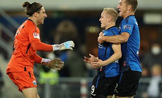Jannik Huth (l.), Kai Pröger (M.) und Uwe Hünemeier sind drei von sieben SCP-Spielern, die es in die Kicker-Rangliste geschafft haben. - picture alliance/dpa Jannik Huth (l.), Kai Pröger (M.) und Uwe Hünemeier sind drei von sieben SCP-Spielern, die es in die Kicker-Rangliste geschafft haben. - picture alliance/dpa