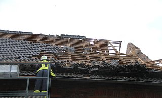 Das Dach ist nicht mehr dicht: Dieses Haus in Lütmarsen ist vorerst unbewohnbar. - David Schellenberg Das Dach ist nicht mehr dicht: Dieses Haus in Lütmarsen ist vorerst unbewohnbar. - David Schellenberg