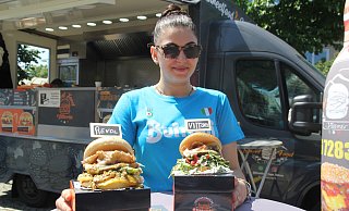 Denise Ciraci präsentierte Burger italienischer Art mit Original Zutaten aus ihrem Heimatland. - Klaus Frensing Denise Ciraci präsentierte Burger italienischer Art mit Original Zutaten aus ihrem Heimatland. - Klaus Frensing