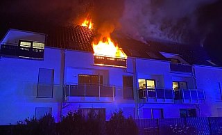 Bei Eintreffen der Paderborner Feuerwehr brannte die Wohnung bereits lichterloh. - Feuerwehr Bei Eintreffen der Paderborner Feuerwehr brannte die Wohnung bereits lichterloh. - Feuerwehr