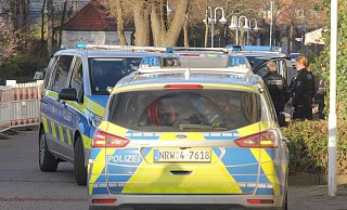 Bei einer Schlägerei am Bahnhof ist die Polizei im April mit mehreren Einsatzfahrzeugen vor Ort. - Ulf Hanke Bei einer Schlägerei am Bahnhof ist die Polizei im April mit mehreren Einsatzfahrzeugen vor Ort. - Ulf Hanke