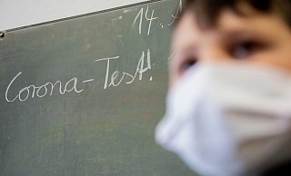 Trotz ihrer eigenen Corona-Erkrankung brachte die Mutter ihr Kind zur Stadtranderholung. Wie der Jugendring betont, hatte das Kind einen negativen Test. - Symbolfoto: picture alliance / dpa Trotz ihrer eigenen Corona-Erkrankung brachte die Mutter ihr Kind zur Stadtranderholung. Wie der Jugendring betont, hatte das Kind einen negativen Test. - Symbolfoto: picture alliance / dpa