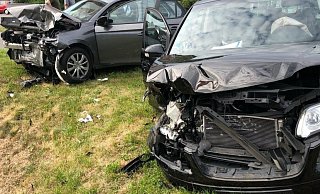 Beide Autos mussten abgeschleppt werden. - Polizei Minden-Lübbecke Beide Autos mussten abgeschleppt werden. - Polizei Minden-Lübbecke