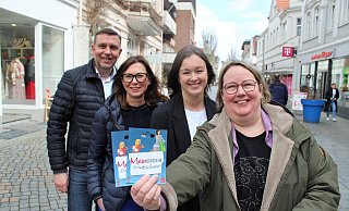 Christoph Lanvers (v. l.), Kerstin Linnebrügger, Laura Kemena und Kerstin Pürschel sind froh, dass die Gutscheine nach dem Hackerangriff wieder angeboten werden können. Foto: Anastasia von Fugler - Anastasia von Fugler Christoph Lanvers (v. l.), Kerstin Linnebrügger, Laura Kemena und Kerstin Pürschel sind froh, dass die Gutscheine nach dem Hackerangriff wieder angeboten werden können. Foto: Anastasia von Fugler - Anastasia von Fugler