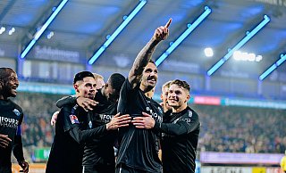 SCP-Stürmer Adriano Grimadi feiert seinen 1:0-Treffer. Raphael Obermair (l.) und Florent Muslija (r.) jubeln mit. - Besim Mazhiqi SCP-Stürmer Adriano Grimadi feiert seinen 1:0-Treffer. Raphael Obermair (l.) und Florent Muslija (r.) jubeln mit. - Besim Mazhiqi