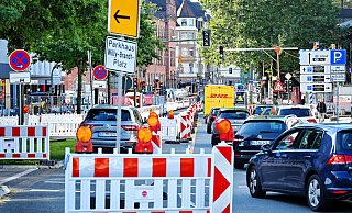 Auf der Herforder Straße zwischen Willy-Brandt-Platz und Friedrich-Ebert-Straße gilt jetzt eine Einbahnregelung. - Barbara Franke Auf der Herforder Straße zwischen Willy-Brandt-Platz und Friedrich-Ebert-Straße gilt jetzt eine Einbahnregelung. - Barbara Franke