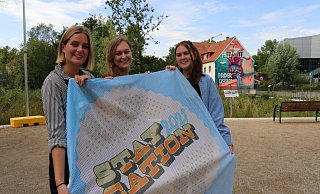 Die drei Studierenden Sarah Lau (v. l.), Celine Kessler und Evgenija Kosov standen von Anfang an hinter dem Staycation-Festival und haben die Organisation federführend in der Hand. - Mareike Gröneweg Die drei Studierenden Sarah Lau (v. l.), Celine Kessler und Evgenija Kosov standen von Anfang an hinter dem Staycation-Festival und haben die Organisation federführend in der Hand. - Mareike Gröneweg