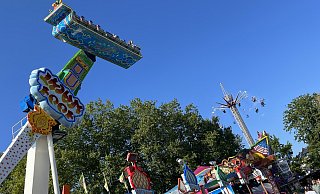 Die Kirmes mit vielen Fahrgeschäften ist ein fester Bestandteil des Delbrücker Katharinenmarkts. (Archvbild) - Jens Reddeker Die Kirmes mit vielen Fahrgeschäften ist ein fester Bestandteil des Delbrücker Katharinenmarkts. (Archvbild) - Jens Reddeker