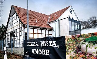 Die Betreiber von "hey.fratelli" hatten die Gaststätte an der B61 vor knapp zweieinhalb Jahren übernommen und italienische Küche dort angeboten. Jetzt wird das Restaurant schließen. Die Betreiber von "hey.fratelli" hatten die Gaststätte an der B61 vor knapp zweieinhalb Jahren übernommen und italienische Küche dort angeboten. Jetzt wird das Restaurant schließen.