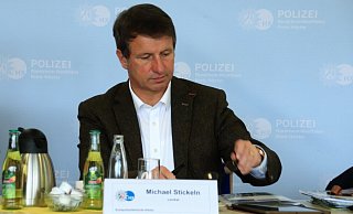 Kompromisslos: Höxter Landrat Michael Stickeln will Gewalt gegen Einsatzkräfte nicht akzeptieren. - David Schellenberg Kompromisslos: Höxter Landrat Michael Stickeln will Gewalt gegen Einsatzkräfte nicht akzeptieren. - David Schellenberg