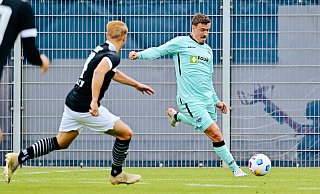 SCP-Neuzugang Max Kruse hat sich in dieser Szene auf der linken Seite durchgesetzt, passt nach innen und bereitet damit den 2:1-Siegtreffer durch Sirlord Conteh vor. - Besim Mazhiqi SCP-Neuzugang Max Kruse hat sich in dieser Szene auf der linken Seite durchgesetzt, passt nach innen und bereitet damit den 2:1-Siegtreffer durch Sirlord Conteh vor. - Besim Mazhiqi