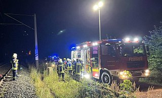 Die Feuerwehren beim Einsatz an den Gleisen zwischen Willebadessen und Borlinghausen. - FFW Willebadessen Die Feuerwehren beim Einsatz an den Gleisen zwischen Willebadessen und Borlinghausen. - FFW Willebadessen