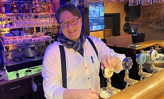 Patrick Eickhoff ist der neue Wirt der urigen Traditionskneipe "Tenne" an der Rathausstraße 53. - Birgit Vredenburg Patrick Eickhoff ist der neue Wirt der urigen Traditionskneipe "Tenne" an der Rathausstraße 53. - Birgit Vredenburg