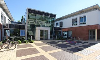 Die Psychiatrie des Klinikums Herford. Auf dem Dach ist eine Photovoltaikanlage geplant. - Klinikum Herford Die Psychiatrie des Klinikums Herford. Auf dem Dach ist eine Photovoltaikanlage geplant. - Klinikum Herford