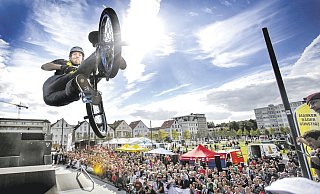 BMX-Weltmeister Benjamin Kopp - hier beim Bielefeld-City-Jam - wird am Sonntag auf dem Kesselbrink seine Tricks zeigen - Sarah Jonek BMX-Weltmeister Benjamin Kopp - hier beim Bielefeld-City-Jam - wird am Sonntag auf dem Kesselbrink seine Tricks zeigen - Sarah Jonek