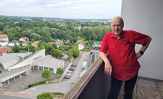 Blick vom Balkon des 14. Stockwerks auf Spradow: Im Hochhaus genießen viele Bewohner die Aussicht. - Florian Weyand Blick vom Balkon des 14. Stockwerks auf Spradow: Im Hochhaus genießen viele Bewohner die Aussicht. - Florian Weyand
