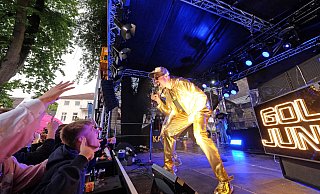 Die Goldjungs brachten mit ihren Mallorca-Schlagern Stimmung auf die Innenstadtfete. - Thorsten Gödecker Die Goldjungs brachten mit ihren Mallorca-Schlagern Stimmung auf die Innenstadtfete. - Thorsten Gödecker