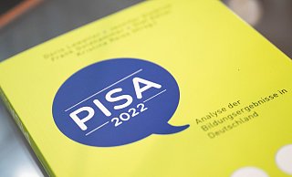 Laut der aktuell vorliegenden Ergebnisse der Pisa-Studie von 2022 sollen 15-Jährige an beteiligten deutschen Schulen so schlecht wie nie in Mathematik, Lesen und Naturwissenschaften abgeschnitten haben. - Christophe Gateau Laut der aktuell vorliegenden Ergebnisse der Pisa-Studie von 2022 sollen 15-Jährige an beteiligten deutschen Schulen so schlecht wie nie in Mathematik, Lesen und Naturwissenschaften abgeschnitten haben. - Christophe Gateau