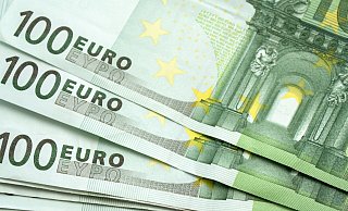 Der Tatverdächtige wollte laut Polizei mehrere 100-Euro-Scheine in Umlauf bringen. - Symbolfoto: Pixabay/jojooff Der Tatverdächtige wollte laut Polizei mehrere 100-Euro-Scheine in Umlauf bringen. - Symbolfoto: Pixabay/jojooff