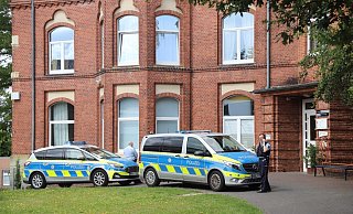 Sicherheit: Die Polizei zeigt Präsenz an der Schule am Möllerstift. - Charlotte Mahncke Sicherheit: Die Polizei zeigt Präsenz an der Schule am Möllerstift. - Charlotte Mahncke