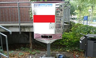 Der Zigarettenautomat wurde erheblich beschädigt. - Polizei Minden-Lübbecke Der Zigarettenautomat wurde erheblich beschädigt. - Polizei Minden-Lübbecke