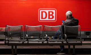 Es dürfte wieder gewartet werden: Im Tarifstreit zwischen der GDL und der Deutschen Bahn drohen ab November wieder Streiks. - Peter Kneffel Es dürfte wieder gewartet werden: Im Tarifstreit zwischen der GDL und der Deutschen Bahn drohen ab November wieder Streiks. - Peter Kneffel