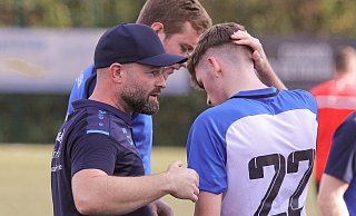 Fußball-Landesliga: FC Bad Oeynhausen - SC RW Maaslingen 1:2 / Co-Trainer Can Eyisabuncular (l.), Julius Laurens Eitz (Nr. 22) - Ingo Büchel Fußball-Landesliga: FC Bad Oeynhausen - SC RW Maaslingen 1:2 / Co-Trainer Can Eyisabuncular (l.), Julius Laurens Eitz (Nr. 22) - Ingo Büchel