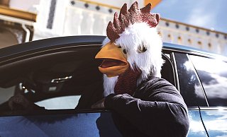 Beim Autofahren sind Kostüme keine gute Wahl. - TÜV Beim Autofahren sind Kostüme keine gute Wahl. - TÜV