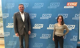 Das Praktikum bei Matthias Goeken dauerte nur eine Woche, doch das politische Interesse war geweckt: Die Bad Driburgerin Lotta Lüke engagiert sich seitdem für die Junge Union. - Privat Das Praktikum bei Matthias Goeken dauerte nur eine Woche, doch das politische Interesse war geweckt: Die Bad Driburgerin Lotta Lüke engagiert sich seitdem für die Junge Union. - Privat