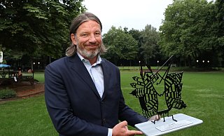 Mit dem Pader-Pfau wird wieder der „ordnungspolitische Kompass“ der Mittelstandsunion an eine verdiente Persönlichkeit aus dem Kreis Paderborn vergeben. Diesmal wurde der Extremschwimmer André Wiersig ausgezeichnet. - Mareike Gröneweg Mit dem Pader-Pfau wird wieder der „ordnungspolitische Kompass“ der Mittelstandsunion an eine verdiente Persönlichkeit aus dem Kreis Paderborn vergeben. Diesmal wurde der Extremschwimmer André Wiersig ausgezeichnet. - Mareike Gröneweg