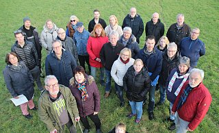 Fast 30 Anwohner protestieren gegen die Päne für ein neues Wohngebiet in Pödinghausen. - Jan-Henrik Gerdener Fast 30 Anwohner protestieren gegen die Päne für ein neues Wohngebiet in Pödinghausen. - Jan-Henrik Gerdener