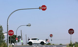 Dieses Bild ist vorbei: Die Kreuzung Stedefreunder Straße/Laarer Straße hat jetzt eine Ampelanlage. Bis die aber läuft, werden noch ein paar Tage vergehen. - Frank-Michael Kiel-Steinkamp Dieses Bild ist vorbei: Die Kreuzung Stedefreunder Straße/Laarer Straße hat jetzt eine Ampelanlage. Bis die aber läuft, werden noch ein paar Tage vergehen. - Frank-Michael Kiel-Steinkamp