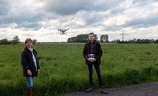 Mit Drohne: Bianca Winkelmann und Nick Preußendorff. - Hartke Mit Drohne: Bianca Winkelmann und Nick Preußendorff. - Hartke