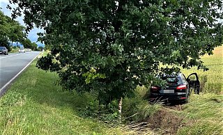 Der Fahrer verletzte sich leicht. - Polizei Der Fahrer verletzte sich leicht. - Polizei