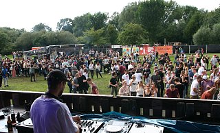 2.500 Besucher tanzten zuletzt 2019 beim Tausendquell-Festival in Paderborn zu Techno- und House-Musik. - Svenja Ludwig (Archivfoto) 2.500 Besucher tanzten zuletzt 2019 beim Tausendquell-Festival in Paderborn zu Techno- und House-Musik. - Svenja Ludwig (Archivfoto)