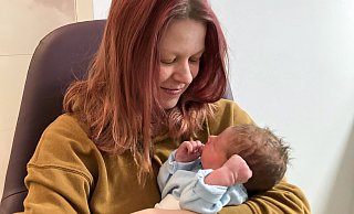 Nadine Jabs ist stolz auf ihren kleinen Sohn Dean. - Klinikum Gütersloh Nadine Jabs ist stolz auf ihren kleinen Sohn Dean. - Klinikum Gütersloh