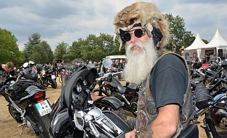 Der Chopper-Club Germany veranstaltet am Samstag im Safariland die Bike-&Rock-Show für einen guten Zweck. Chopper sind keine Original-Motorräder, sondern Umbauten. - Karin Prignitz Der Chopper-Club Germany veranstaltet am Samstag im Safariland die Bike-&Rock-Show für einen guten Zweck. Chopper sind keine Original-Motorräder, sondern Umbauten. - Karin Prignitz