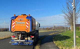 Mit einem Sole-Fahrzeug hat die Stadt auf die wechselnden Bedingungen, die infolge der Klimaerwärmung immer häufiger vorkommen, reagiert. - ASP Mit einem Sole-Fahrzeug hat die Stadt auf die wechselnden Bedingungen, die infolge der Klimaerwärmung immer häufiger vorkommen, reagiert. - ASP