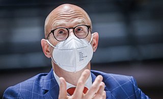 Krisenstableiter Ingo Nürnberger erklärt, wie die Infektionslage tatsächlich aussieht. - Sarah Jonek Fotografie Krisenstableiter Ingo Nürnberger erklärt, wie die Infektionslage tatsächlich aussieht. - Sarah Jonek Fotografie