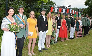Die Höxteraner Schützengilde begrüßte am Sonntag das Nikolai-Seniorenheim Höxter mit einem Großbesuch, der beim aktuell niedrigen Inzidenzwert erstmals wieder möglich war. - Simone Kube Die Höxteraner Schützengilde begrüßte am Sonntag das Nikolai-Seniorenheim Höxter mit einem Großbesuch, der beim aktuell niedrigen Inzidenzwert erstmals wieder möglich war. - Simone Kube