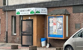 Die Hicret-Moschee an der Windelsbleicher Straße ist erneut Ziel einer islamfeindlichen Aktion geworden. - Mike-Dennis Müller Die Hicret-Moschee an der Windelsbleicher Straße ist erneut Ziel einer islamfeindlichen Aktion geworden. - Mike-Dennis Müller