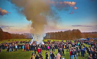 Bilder aus vergangenen Tagen: So sah es 2015 beim Osterfeuer am Obersee aus. - Sarah Jonek Bilder aus vergangenen Tagen: So sah es 2015 beim Osterfeuer am Obersee aus. - Sarah Jonek